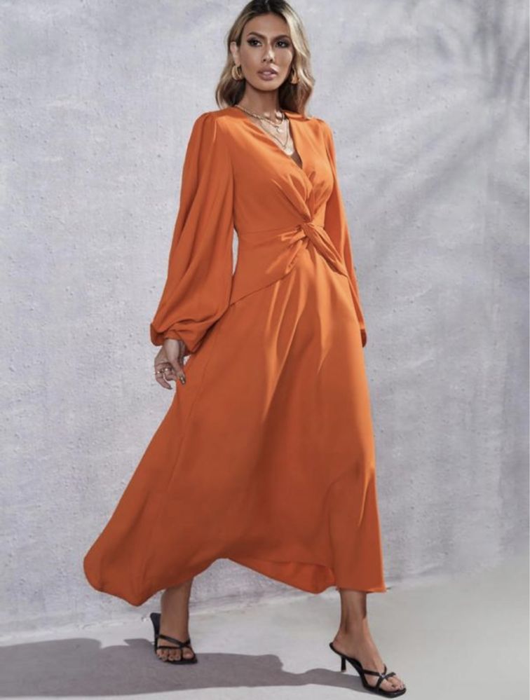 Шикарное платье в оранжевом цвете