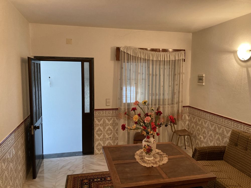 Vivenda com 3 quartos, 2 wc e quintal, aquecimento bomba calor