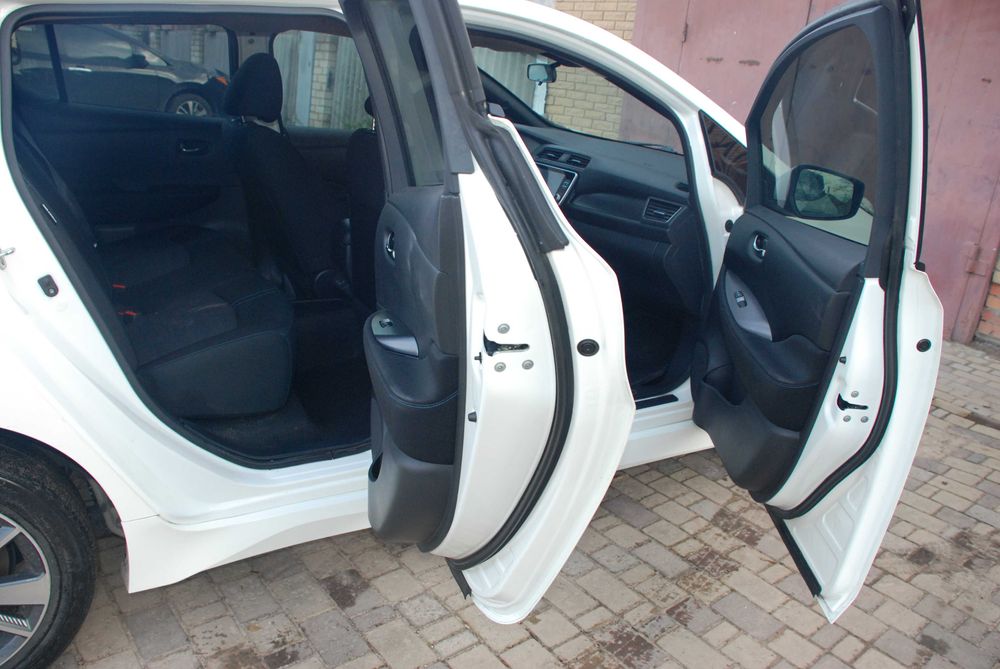 Ниссан Лиф Nissan leaf 2  9/21 г. 62 запас ход 384 км отличн состояние