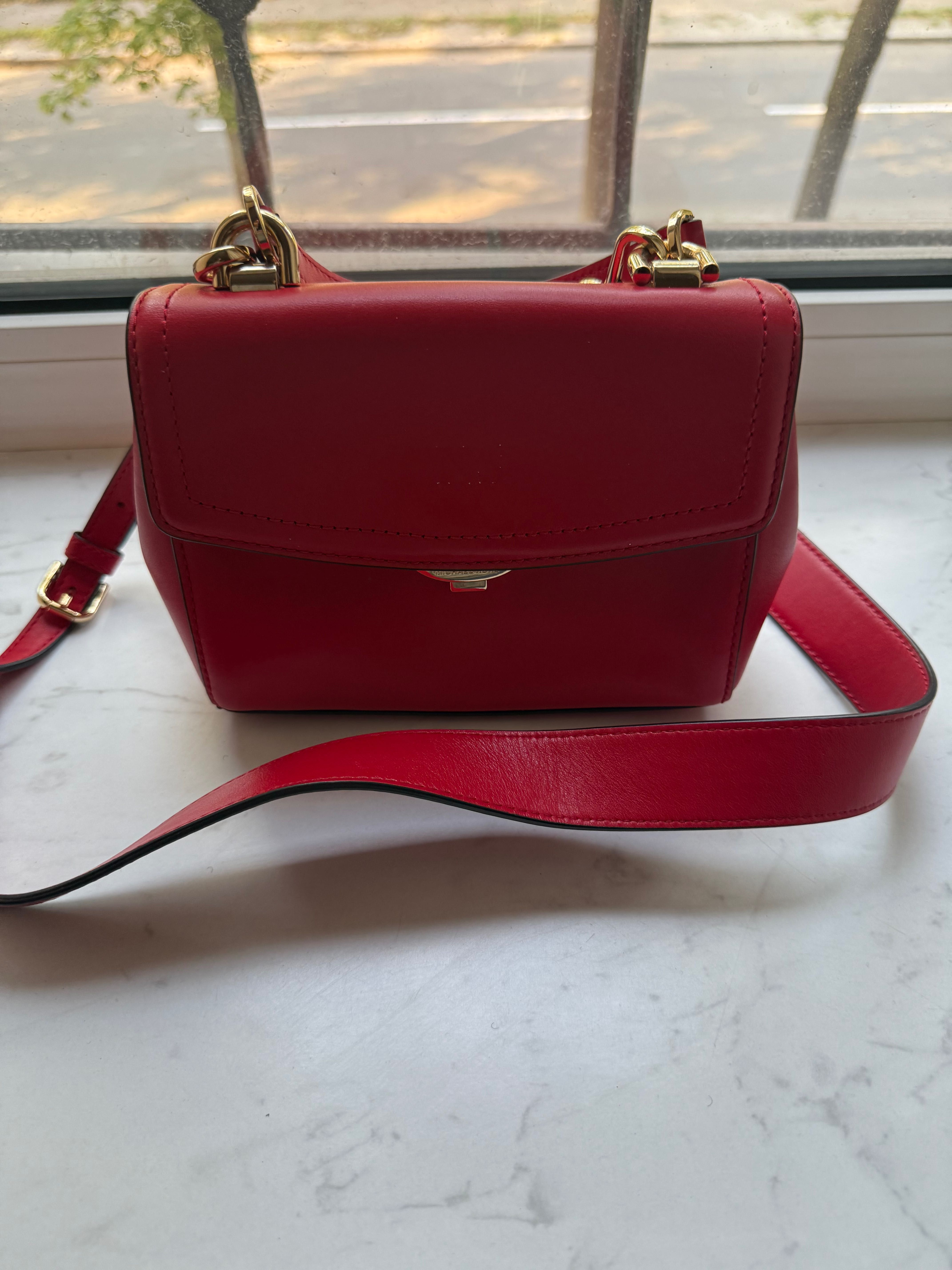 Продам очень красивую сумку Michael Kors