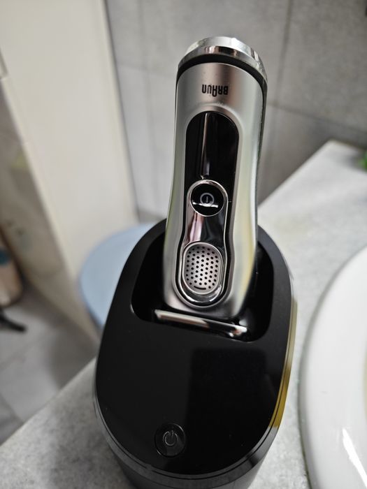 Máquina de Barbear Braun Série 9 - 9090cc + Estação de Limpeza