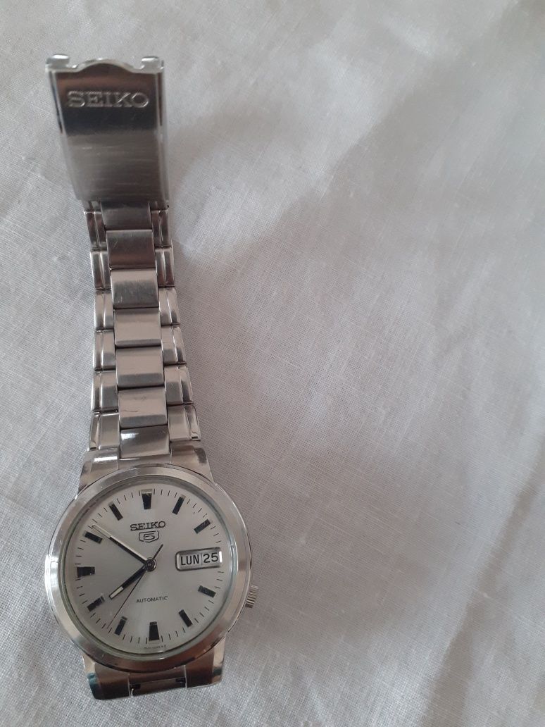 Relógio de pulso Seiko 5 automático.