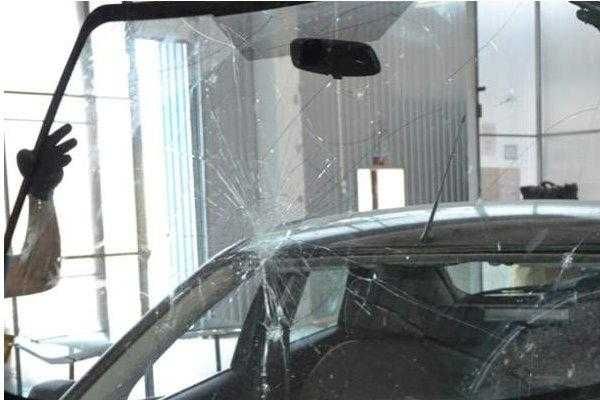 Лобовое стекло на французов Renault Peugeot Citroen DS