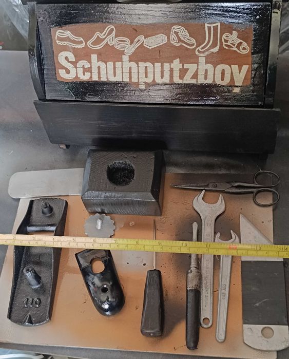 Caixa de Sapateiro antiga alemã com ferramentas