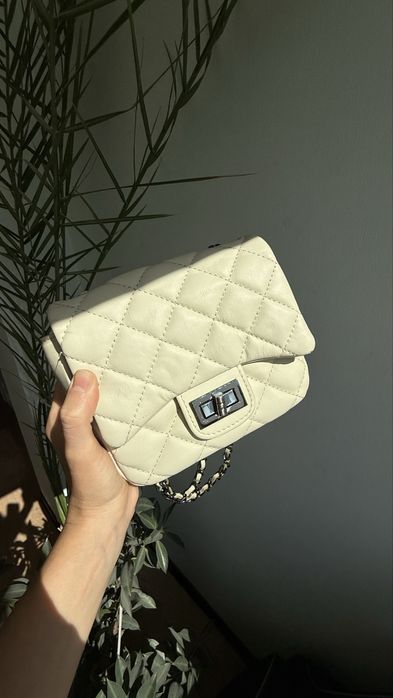 Шкіряна жіноча сумка типу Chanel