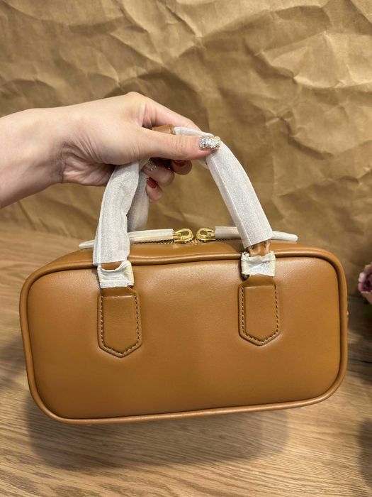 Nowy MiuMiu Koszulek Brązowy - Skóra Naturalna i Modny Design