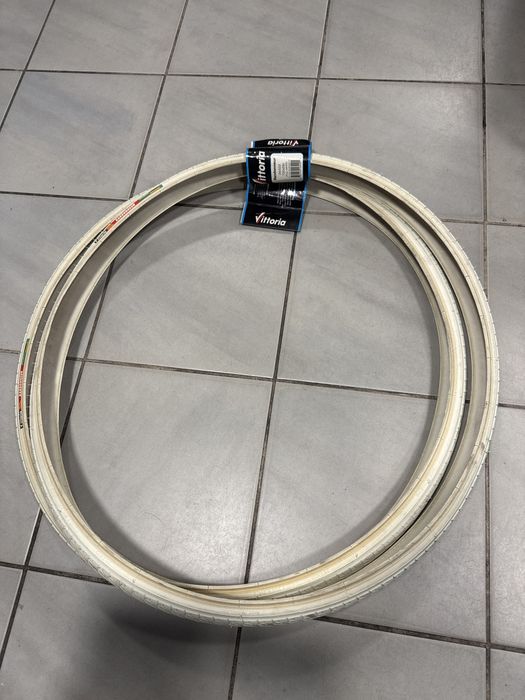 Opona vittorria Randonneur 700x28c biała