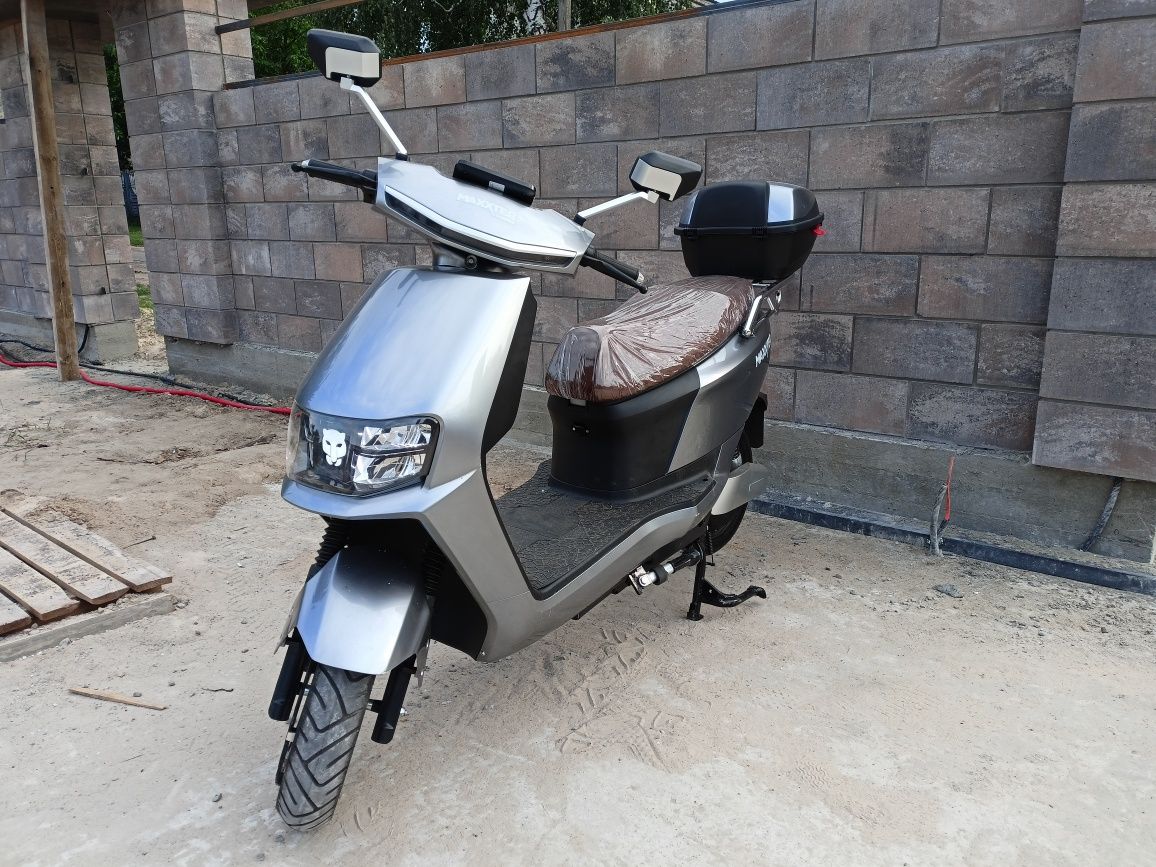 Електроскутер Maxxter LUMINA