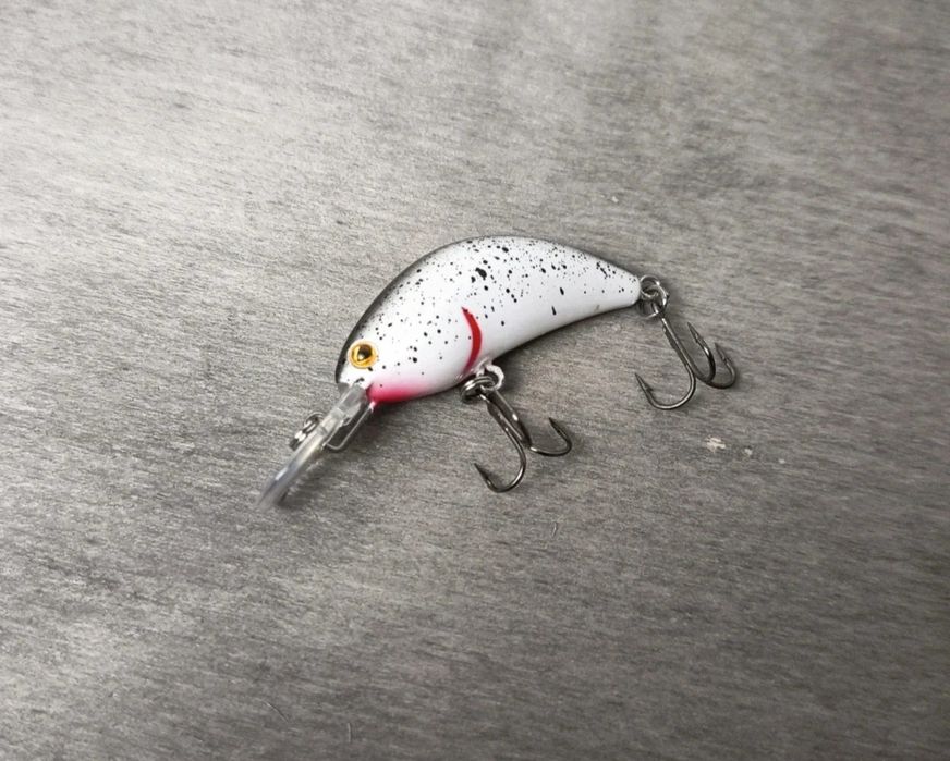 Kamatsu Flat Crank wobler 7 cm biały czarne kropki żółte oko używany i