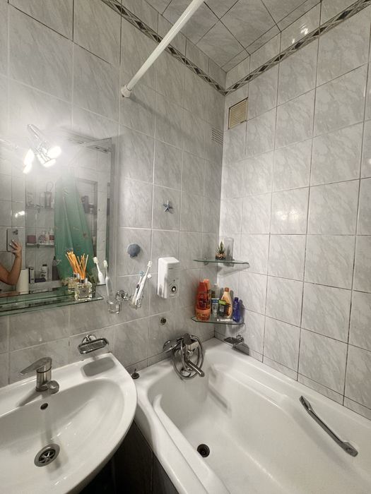 Продам 3х комнатную . Димитровский рынок
