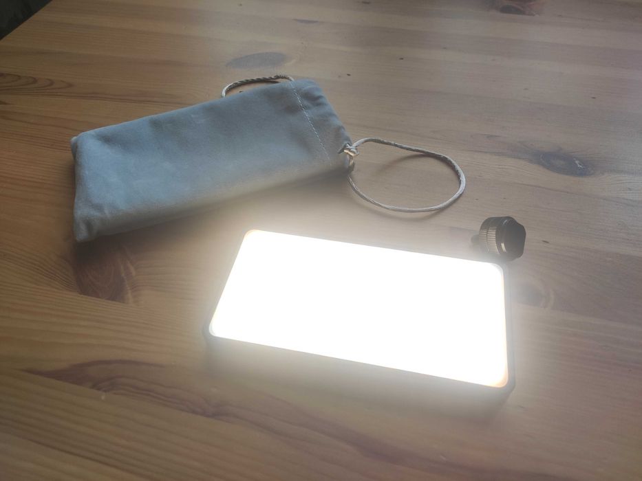 Kompaktowa lampa LED z funkcją power bank - Manbily MFL-06