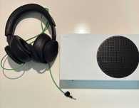 Xbox Series S + oryginalny przewodowy headset Xbox – stan idealny!