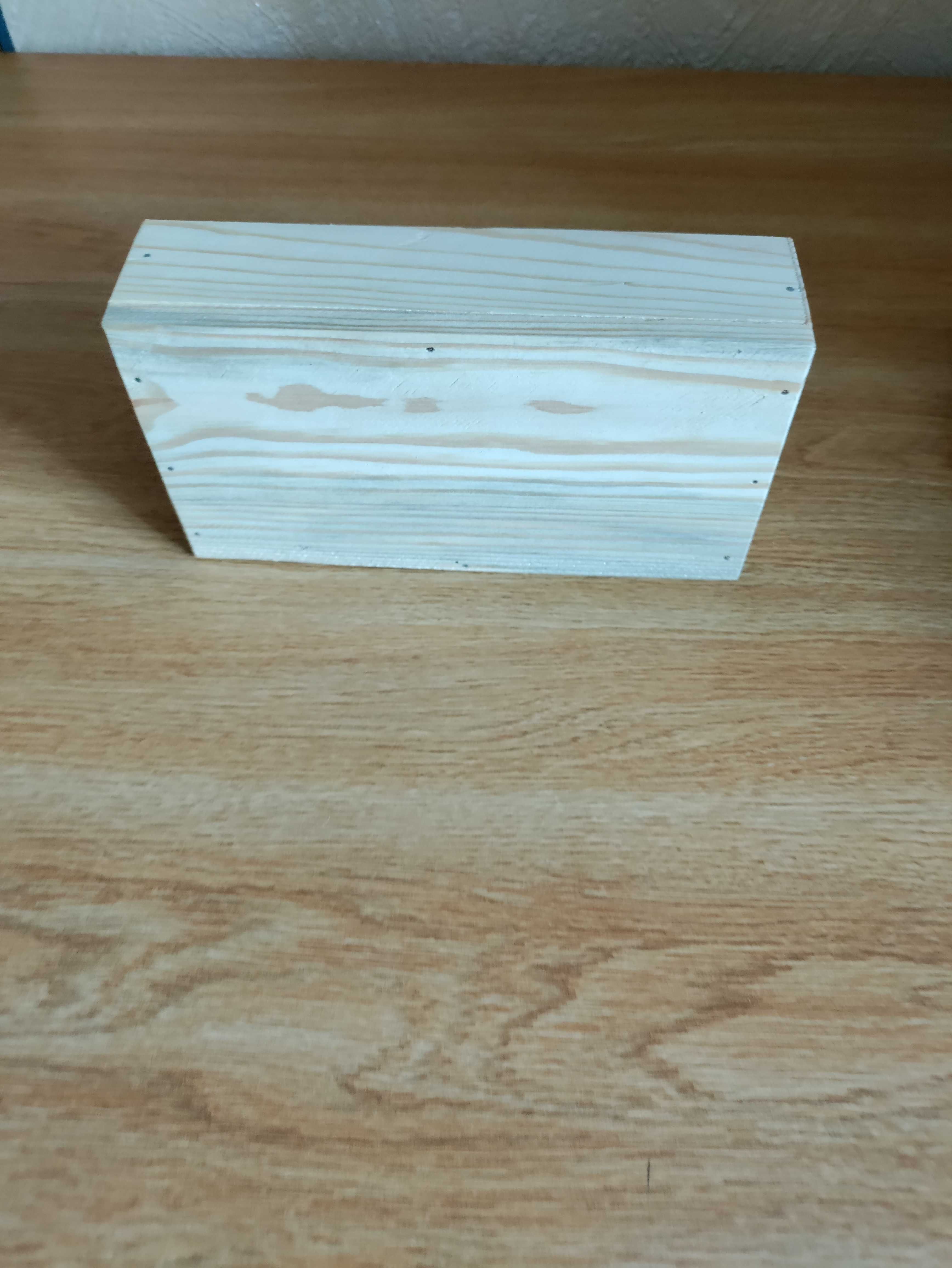 Коробочка дерев'яна