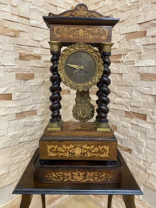 Камінний годинник