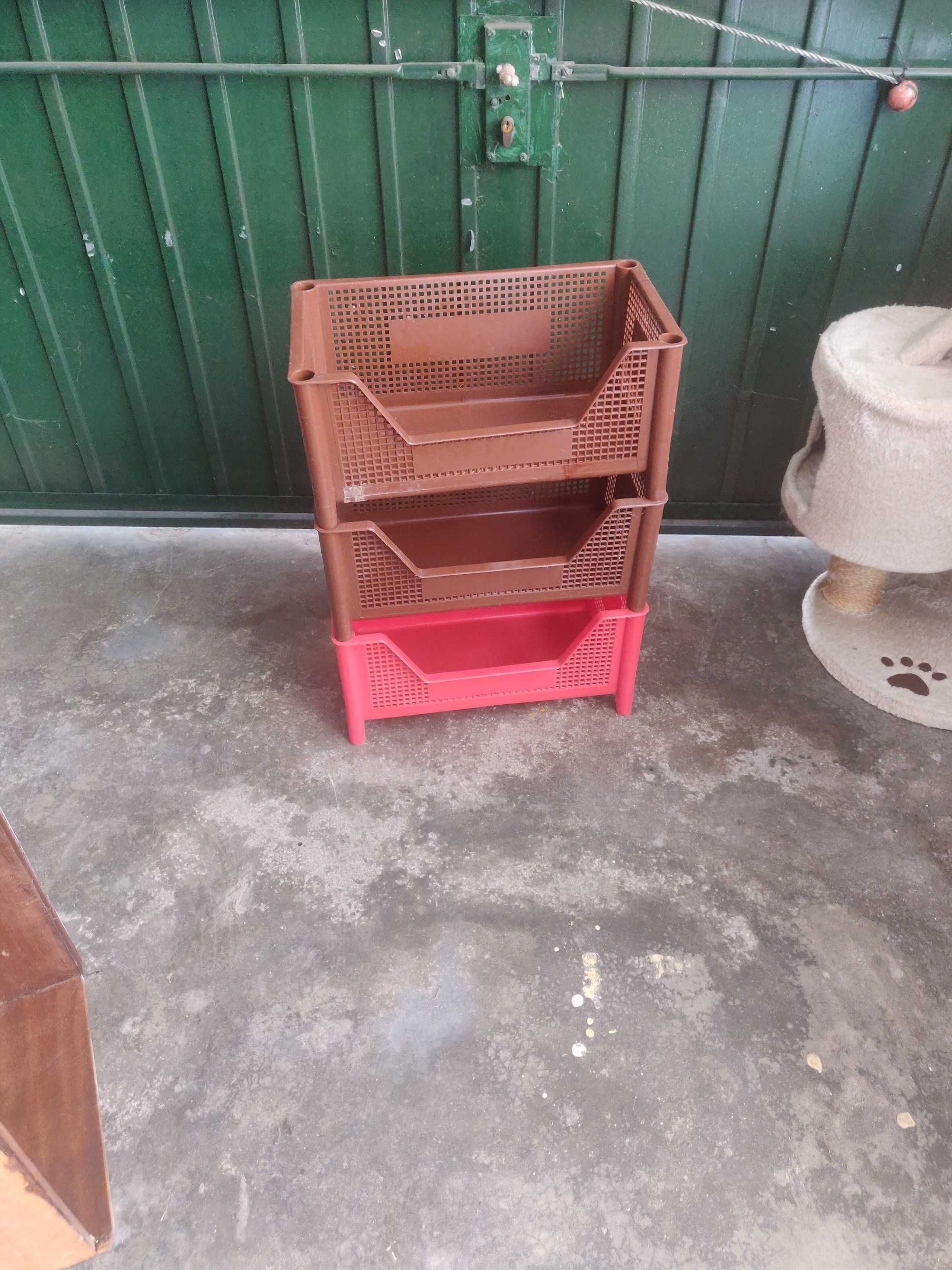 caixas de plástico