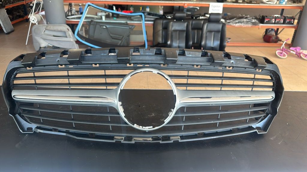 Grelha mercedes cla 180 e outros sem símbolo sem detalhes