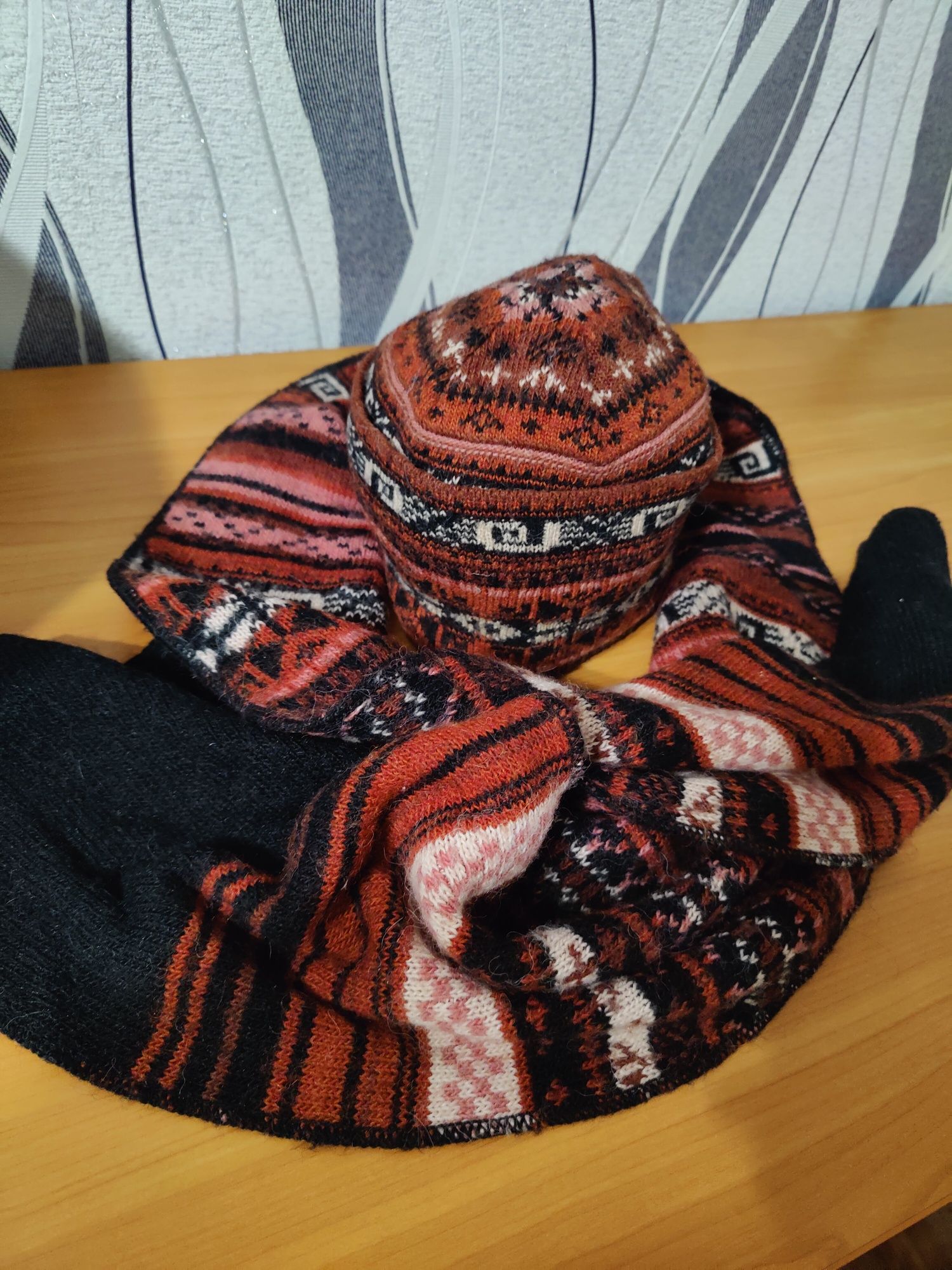 Комплект шапка та шарф в стилі Жакард 100 відсоткова вовна