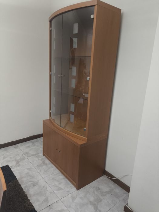 Cristaleira de cerejeira