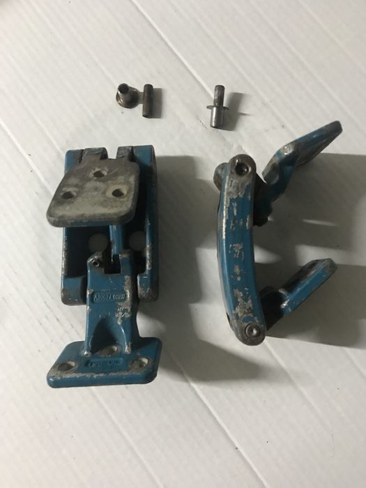 Завіси/петлі на задні двері мерседес продам обміняю відреставрую