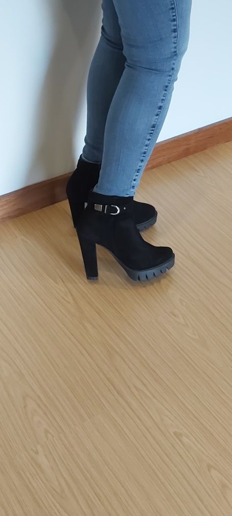 Botas pretas altas