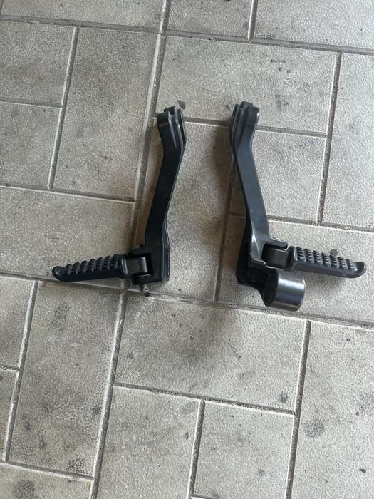 Продам подножки пасажира yamaha yzf-r1 2003-2004