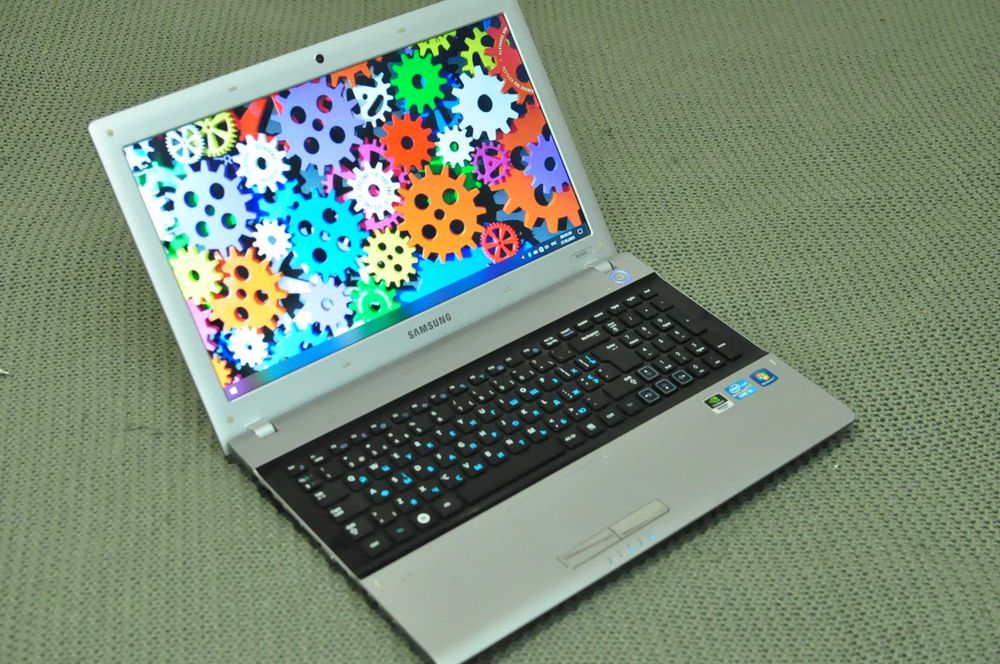 Игровой ноутбук Samsung rv 520 (Core i5 / 16Gb/SSD /video 2Gb)