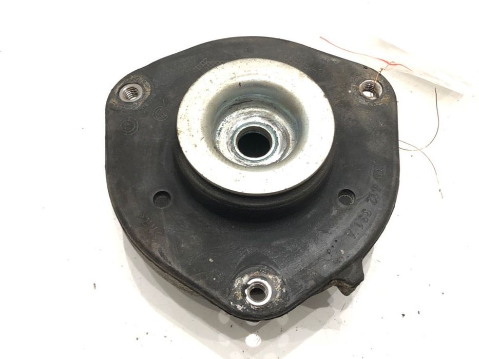 MOCOWANIE UCHWYT AMORTYZATORA PRZÓD PRAWE - 68.00 PLN - VW PASSAT B6 Variant (3C5) 2005 - 2011 1.9