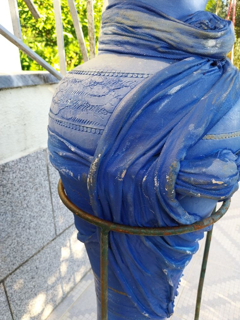 Dois jarrões grande com suporte em ferro | para jardim ou quintal