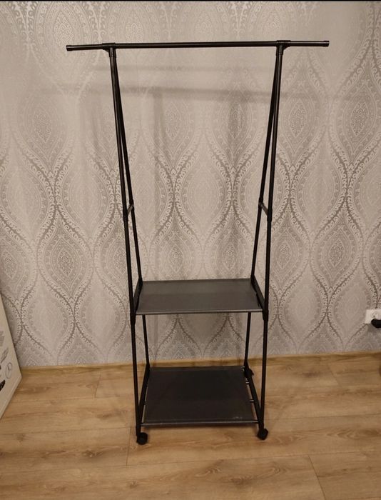 Nowy czarny wieszak na ubrania z regałem na buty 2 poziomy