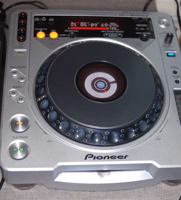 Mikser Pioneer DJM-400, dwa odtwarzacze CDJ-800MK2