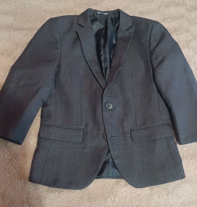 Garnitur dla chłopca w wieku 4 lat.