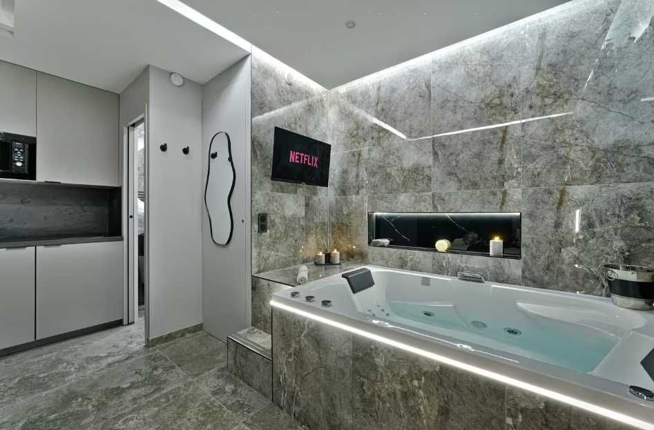 LuXus Apartament z Jacuzzi na wyłączność w środku miasta Parking