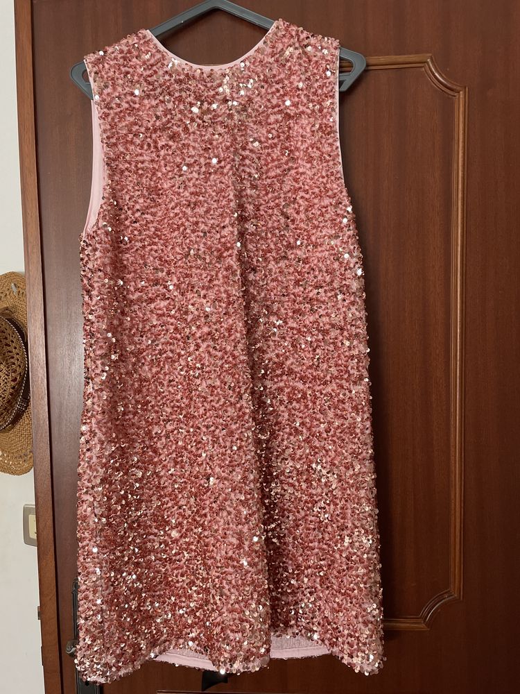 Vestido rosa com lantejoulas