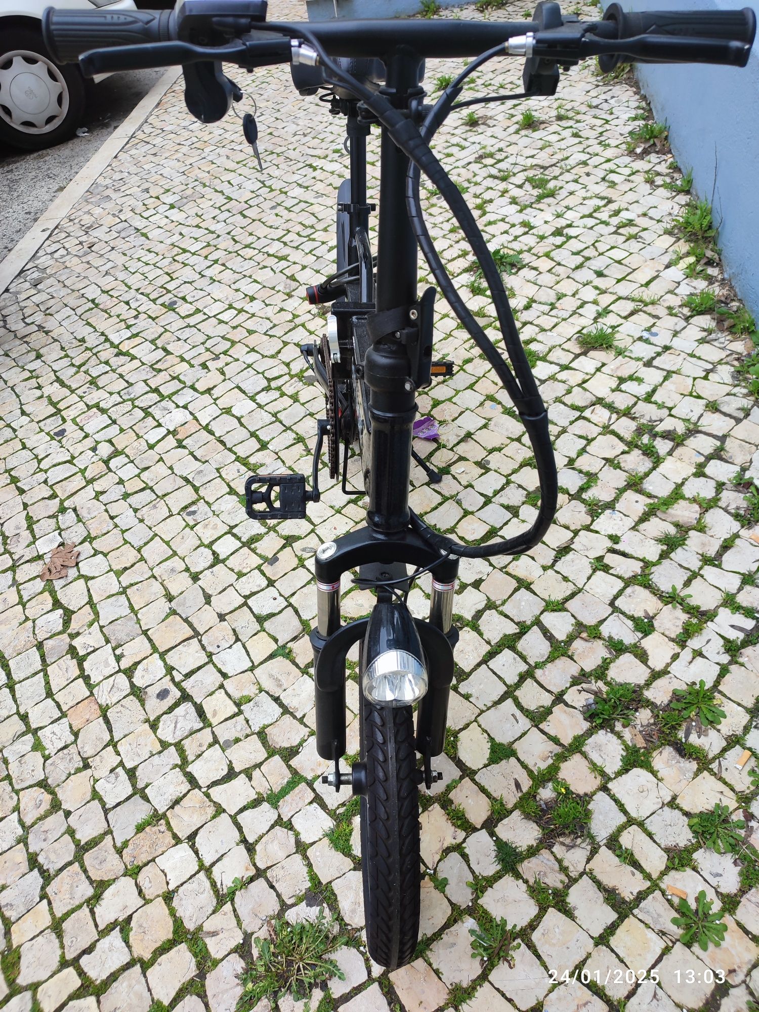 Bicicleta elétrica com suspensão