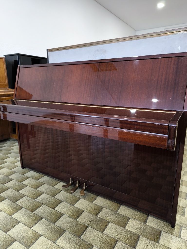Piano Yamaha M5J