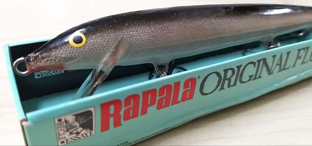 Rapala em madeira de balsa.