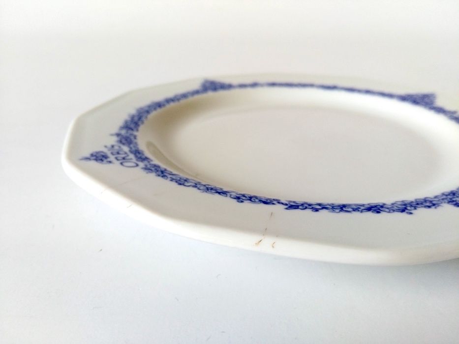 Talerz talerzyk śniadaniowy Orbis porcelana Lubiana logo PRL