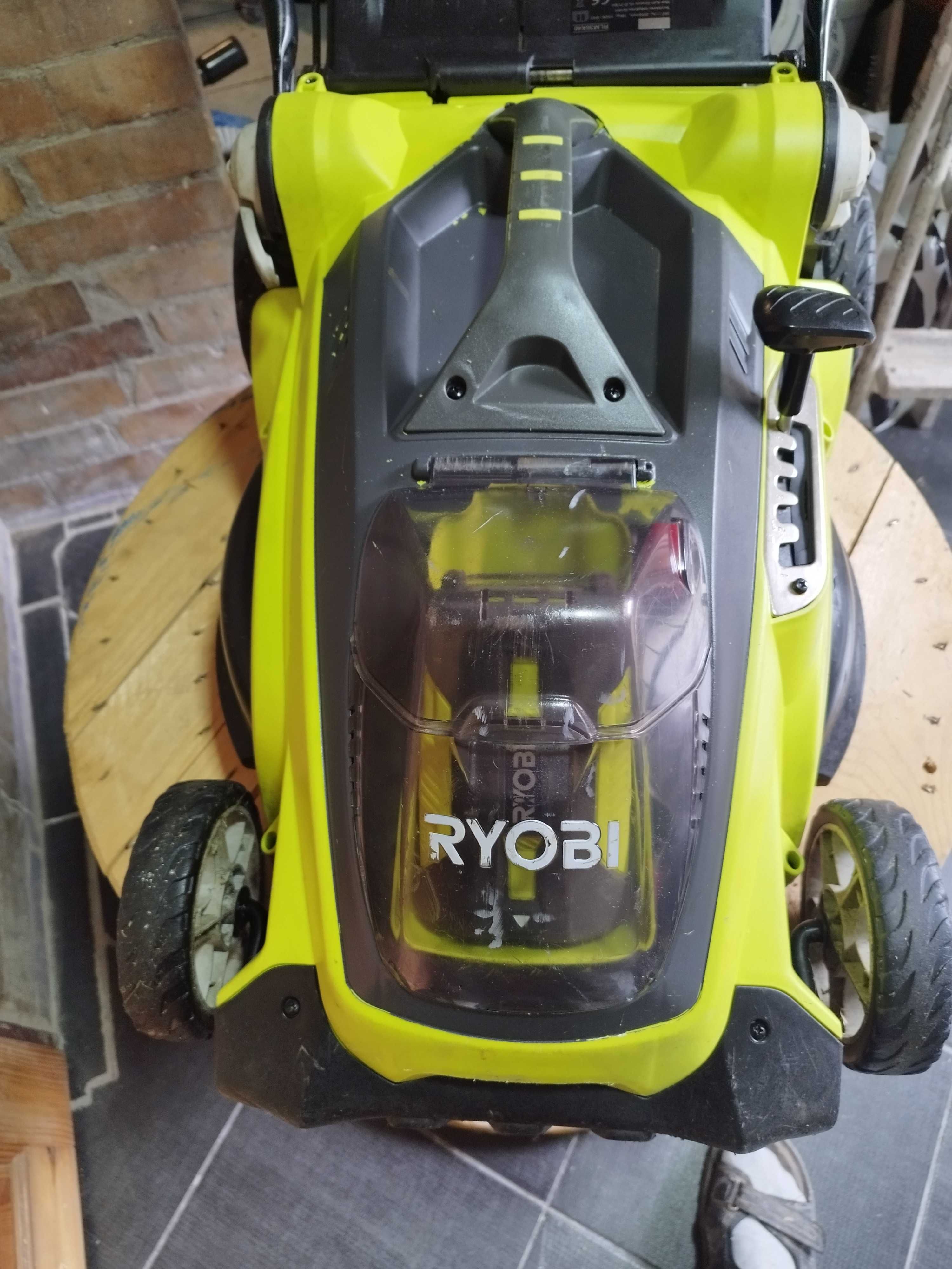 Kosiarką Ryobi RLM 3640 LI