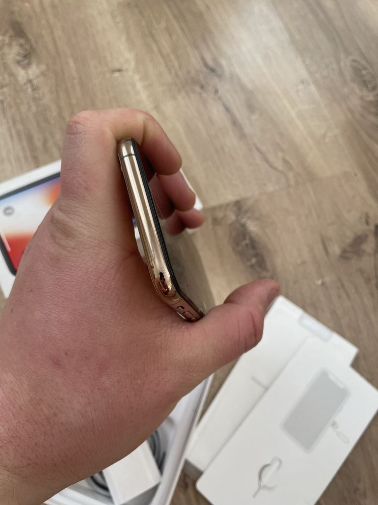 Продам Iphone XS gold 64 gb newerlock