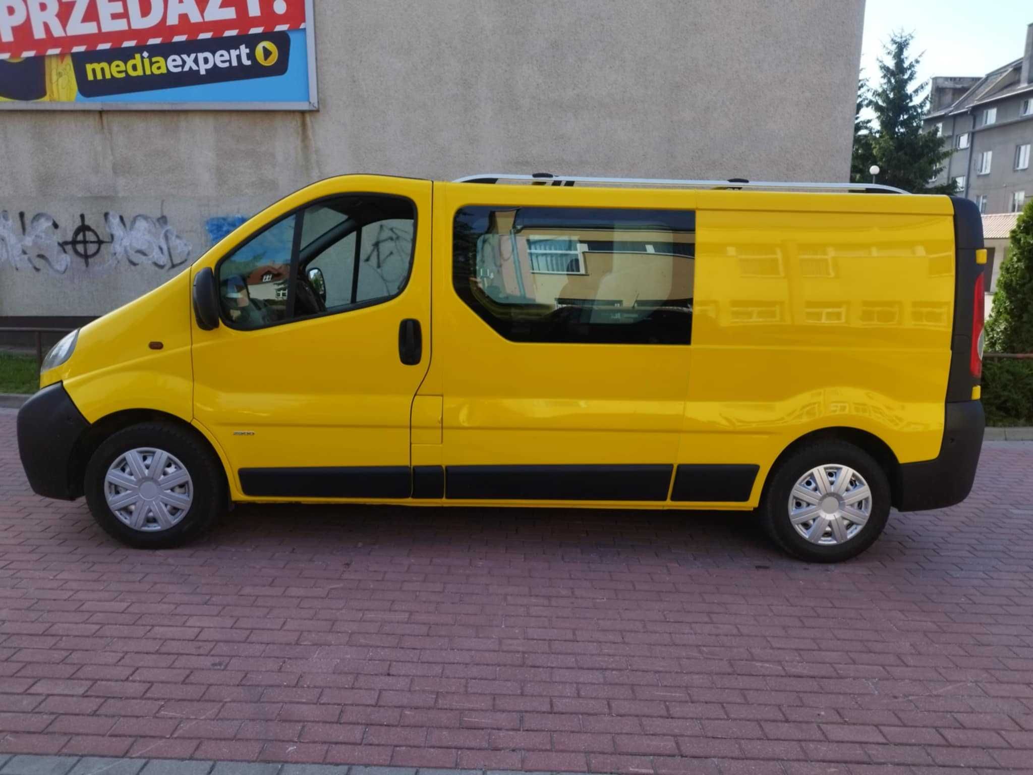 Opel Vivaro 1.9  6 osobowy zadbany