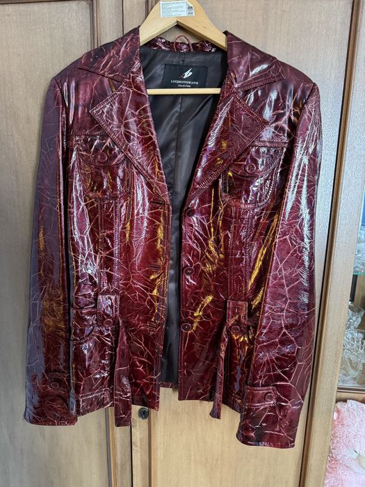 Шкіряний лаковий піджак