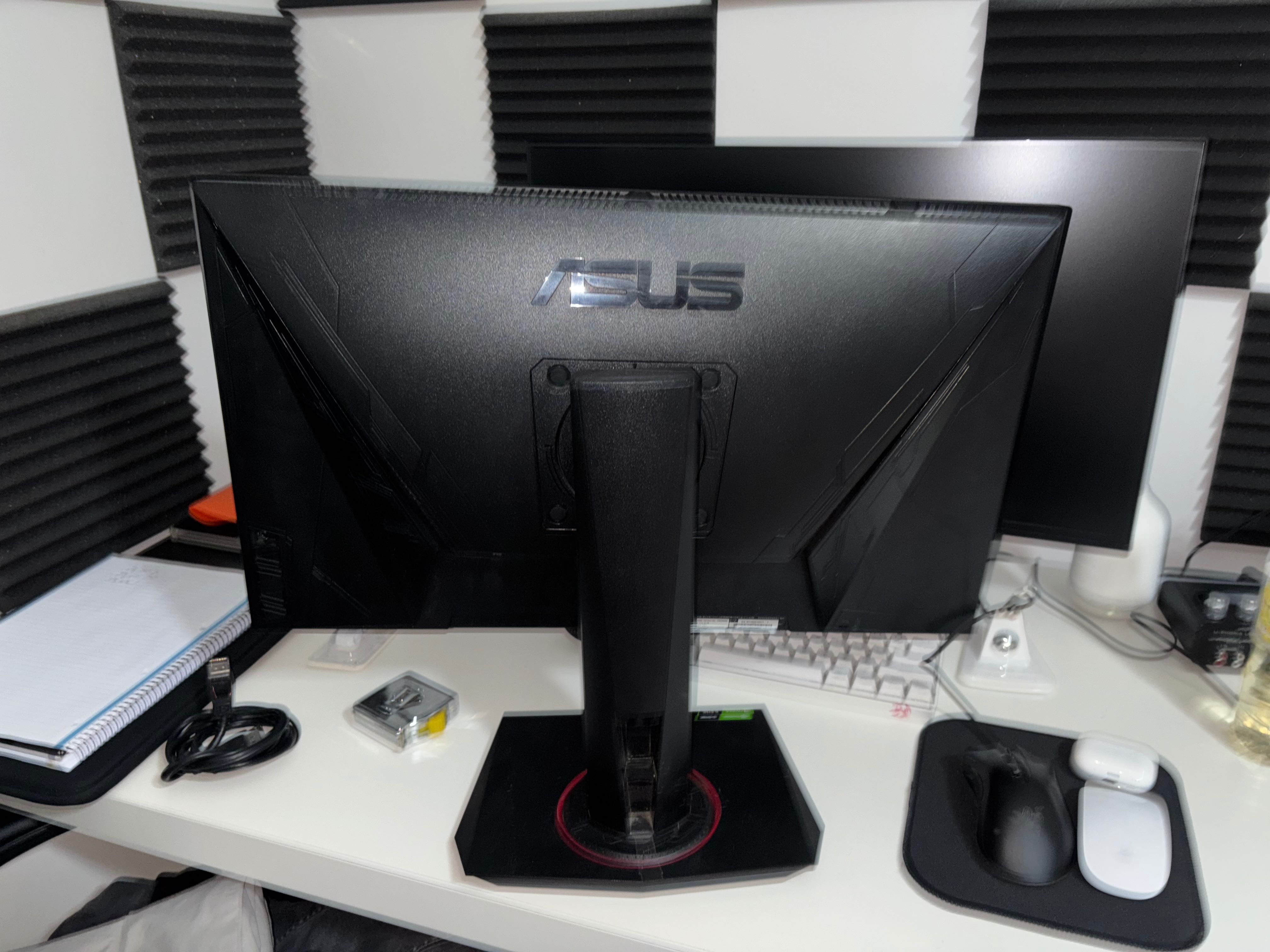 Monitor ASUS 27” 165hz