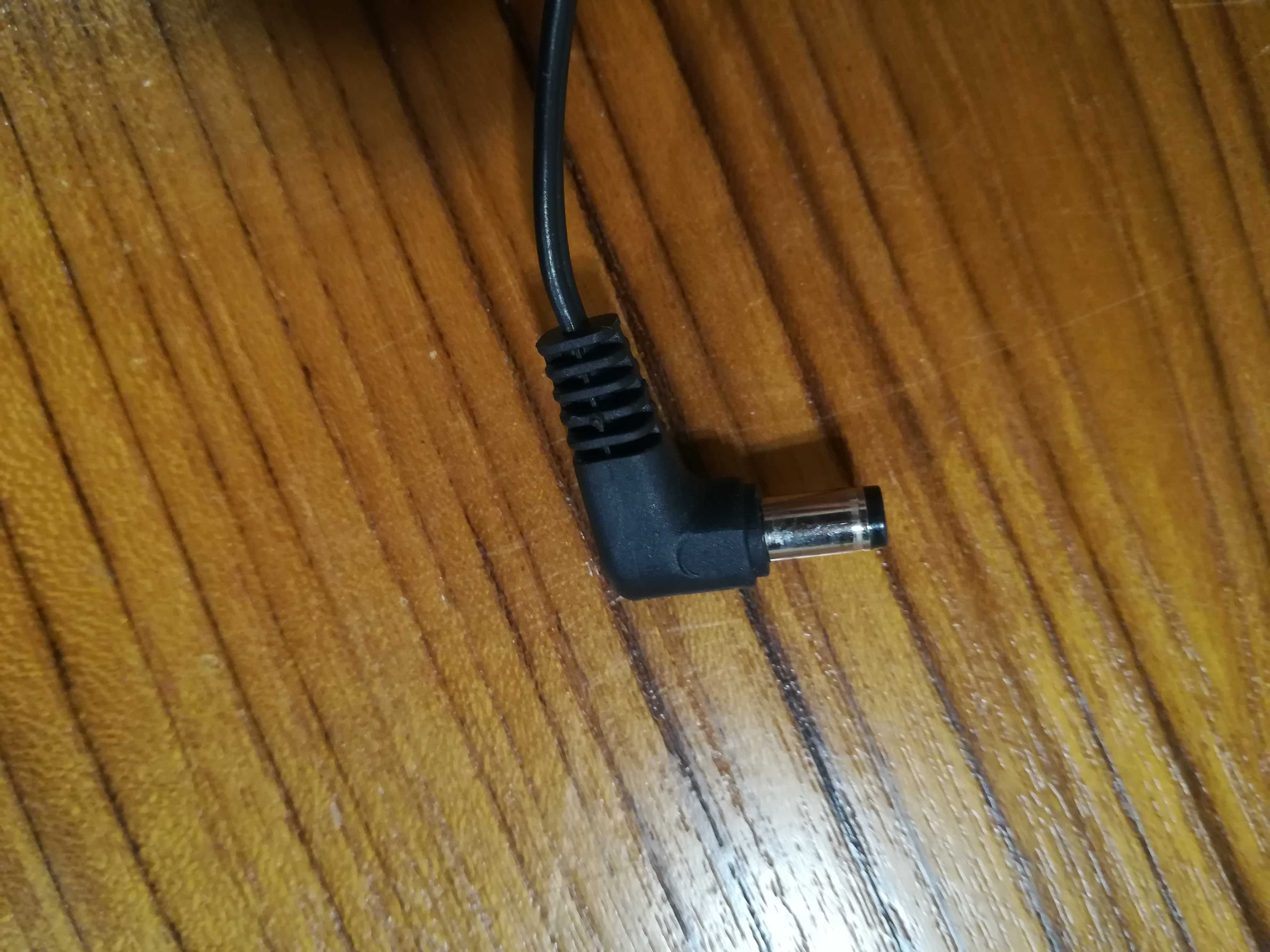 Zasilacz YXK-0520. 100-240V~50-60Hz 0.5A/ 5V 2000mA