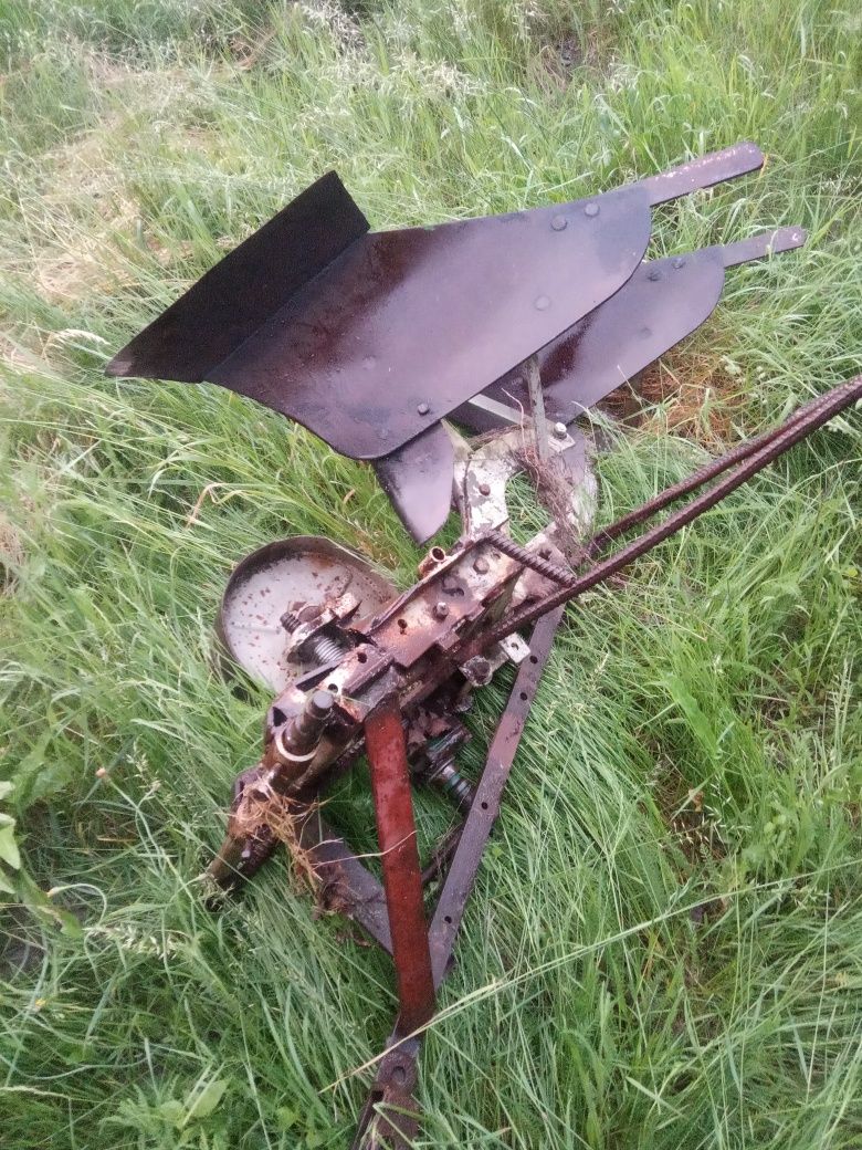 Конный двухкорпусный плуг