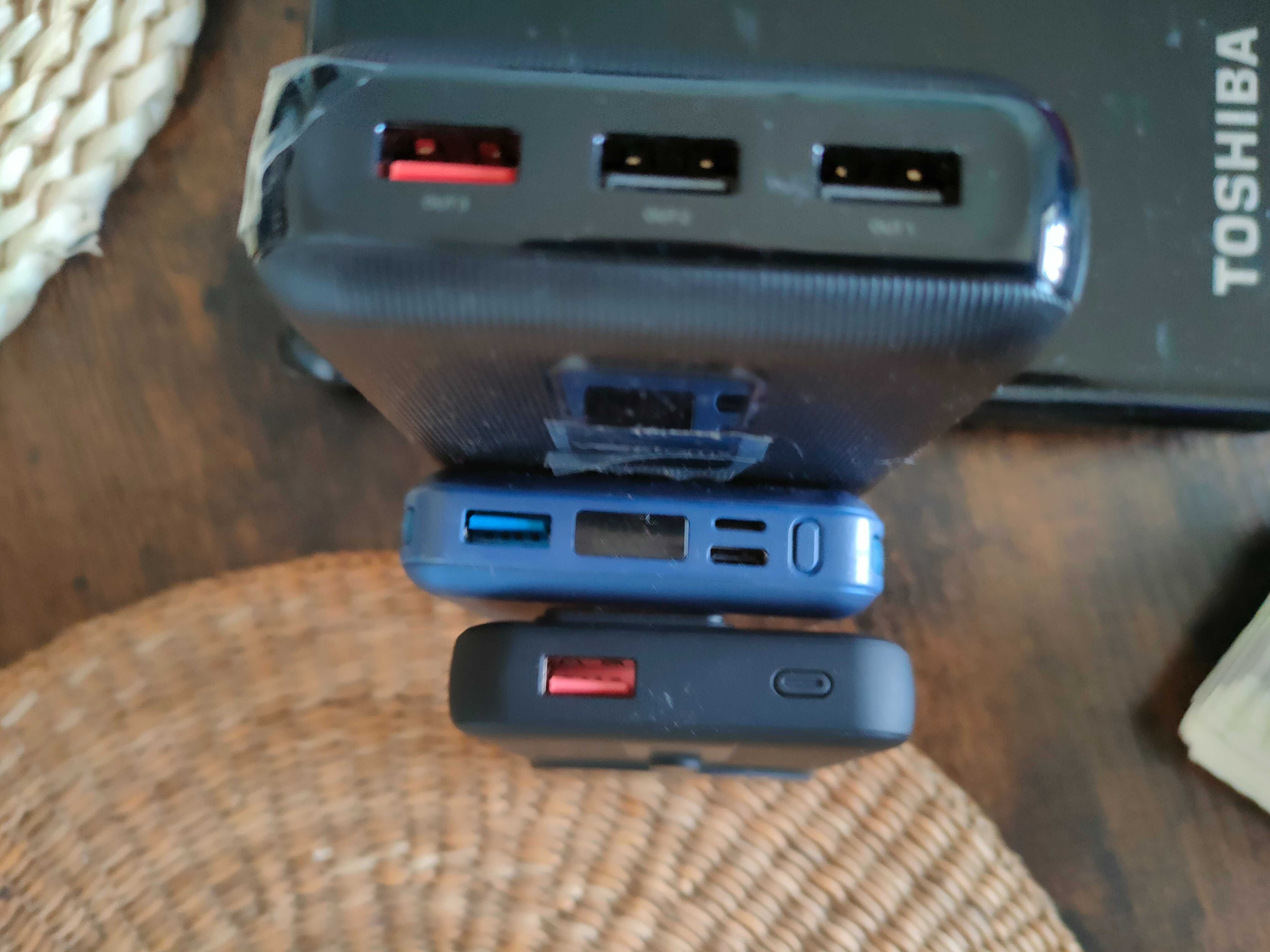 3 powerbanki jeden 30 i 2 10 tysięcy