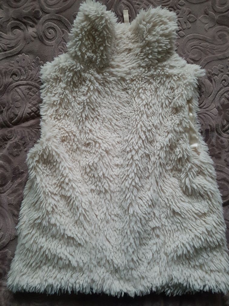 Krótka kamizelka, bezrękawnik z futerka, zapinany H&M 140