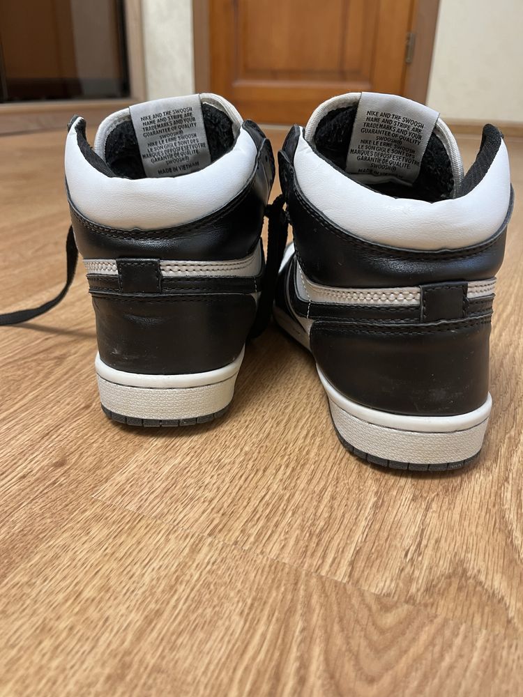 Nike Air Jordan 1 Mid Panda 37 розмір