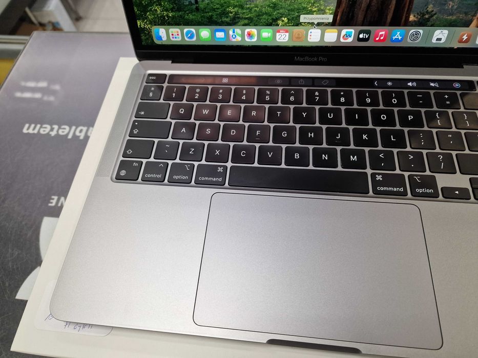 Macbook PRO 13 2020/ M1/ 8GB/ 256GB/ Space Gray/ 71 cykli/ Grade A-