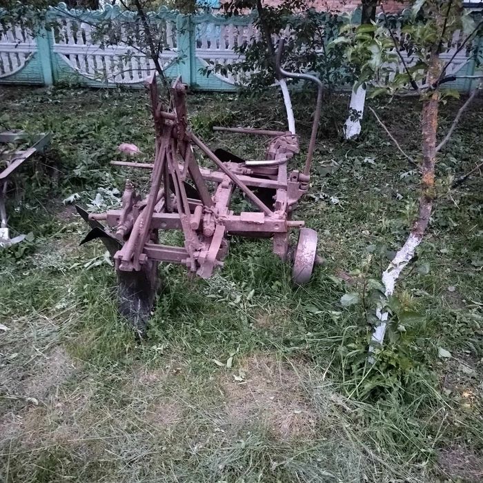 Продам тракторний плуг