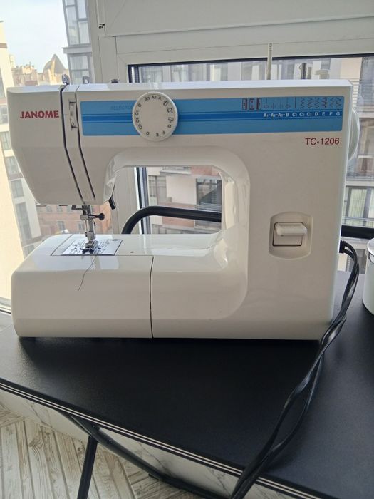 Швейна машина Janome TC-1206